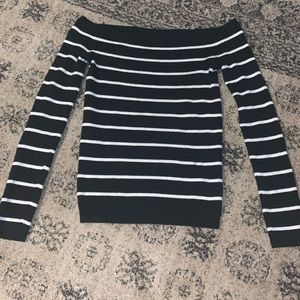AMERICAN EAGLE - off the shoulder sweater